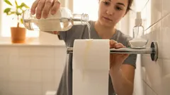 Kastelen vessapaperirullan etikalla ja laitan sen nurkkaan: moni ei ymmärrä miksi, mutta tekee pian samoin