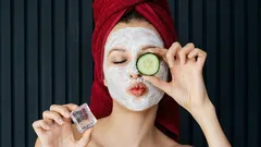 Kuinka näyttää huomattavasti nuoremmalta: kotona tehtävän ihonhoidon salaisuudet eri-ikäisille miehille ja naisille
