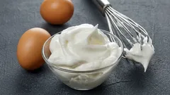 Kuinka vatkata munanvalkuaiset: vaiheittaiset ohjeet ja muutama vinkki